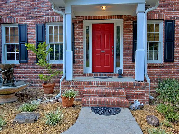 2nd image of 121 Shirewood Park