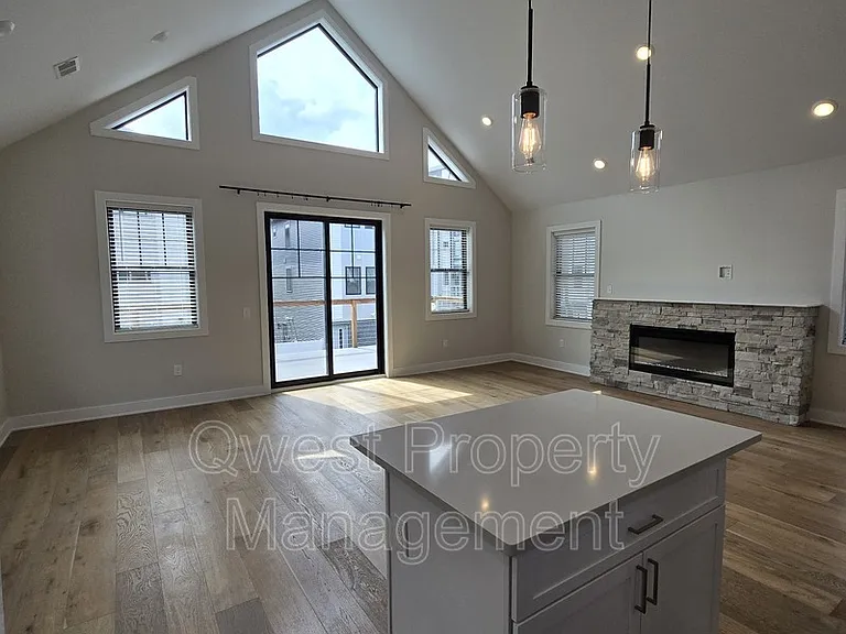 629 Fairview Ave #1 — Photo 2