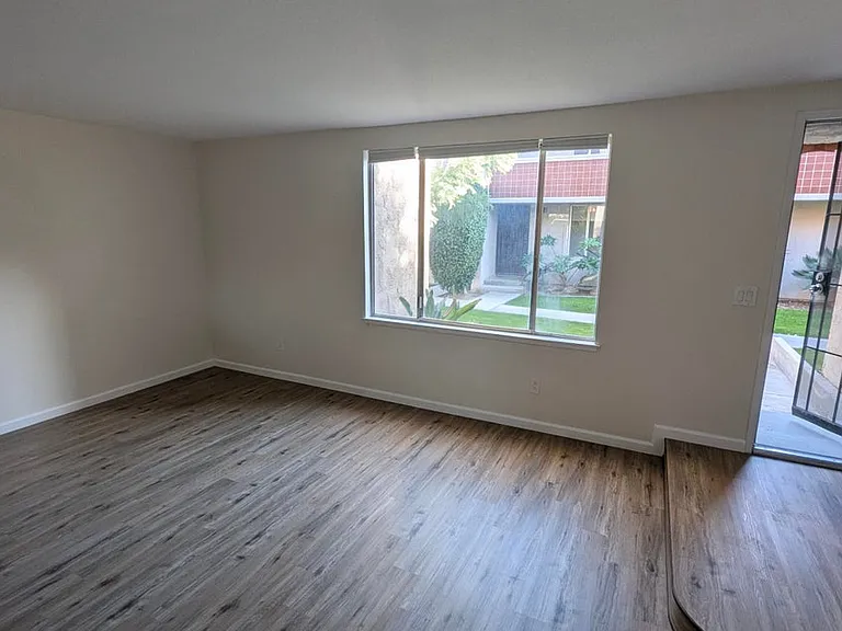 2260 N Indian Canyon Dr #B — Photo 12