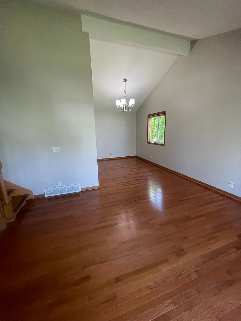 Welcome Home! Charming 3 Bed, 2 Bath House in Lavista NE — Photo 3