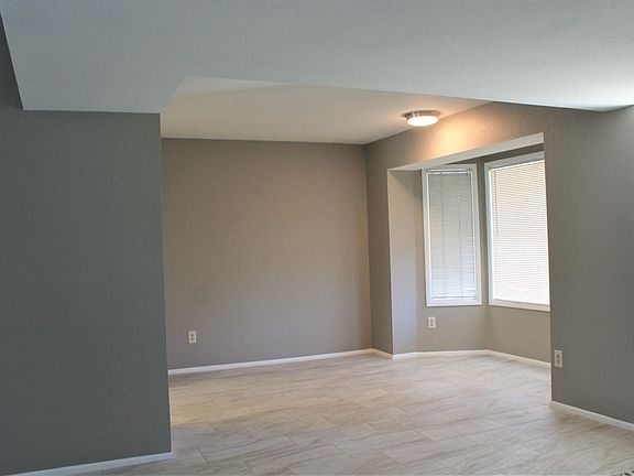 5th image of 308 E Helena Dr
