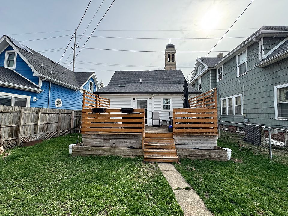 1st image of 142 N Oriental St