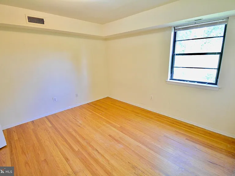 3413 Cresson St #6 — Photo 7