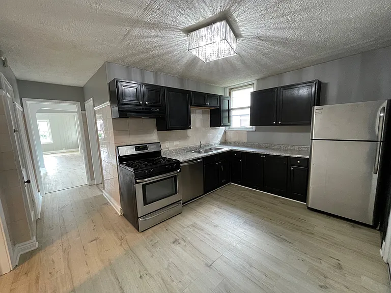 10020 S Wentworth Ave — Photo 3