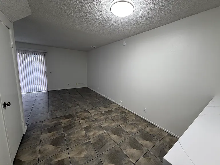 1434 N California Ave #5 — Photo 2