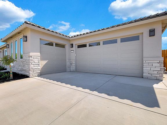 3rd image of 1123 Royo Ranchero Dr