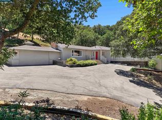 1 Greenwood Ct, Orinda, CA 94563