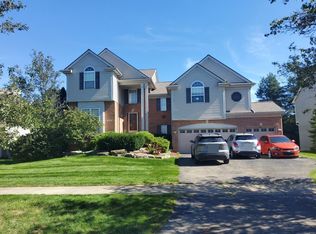 3179 Waldon Ridge Dr, Orion, MI 48359