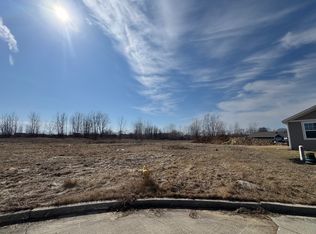 15 Megan Ct, Bloomington, IL 61705