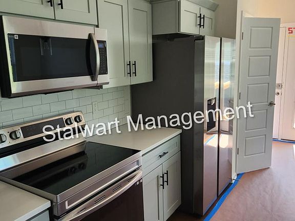 3rd image of 15825 Foster St