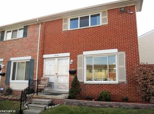 8178 Farnum Ct, Warren, MI 48093