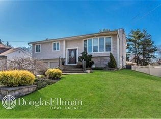 106 Woodbury Rd, Hauppauge, NY 11788