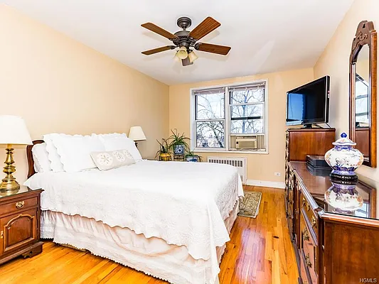 Sold by Re/Max In The City | media 17