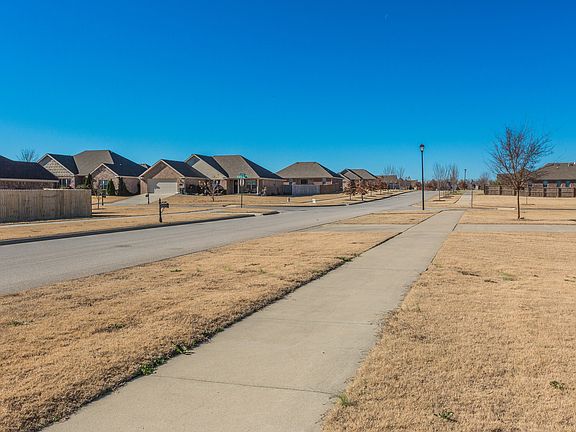3rd image of 5944 W Persimmon St