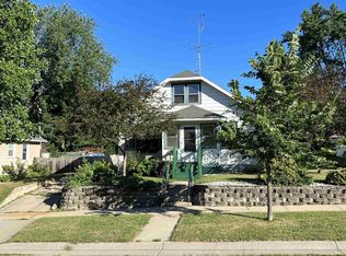 419 E Carroll St, Portage, WI 53901