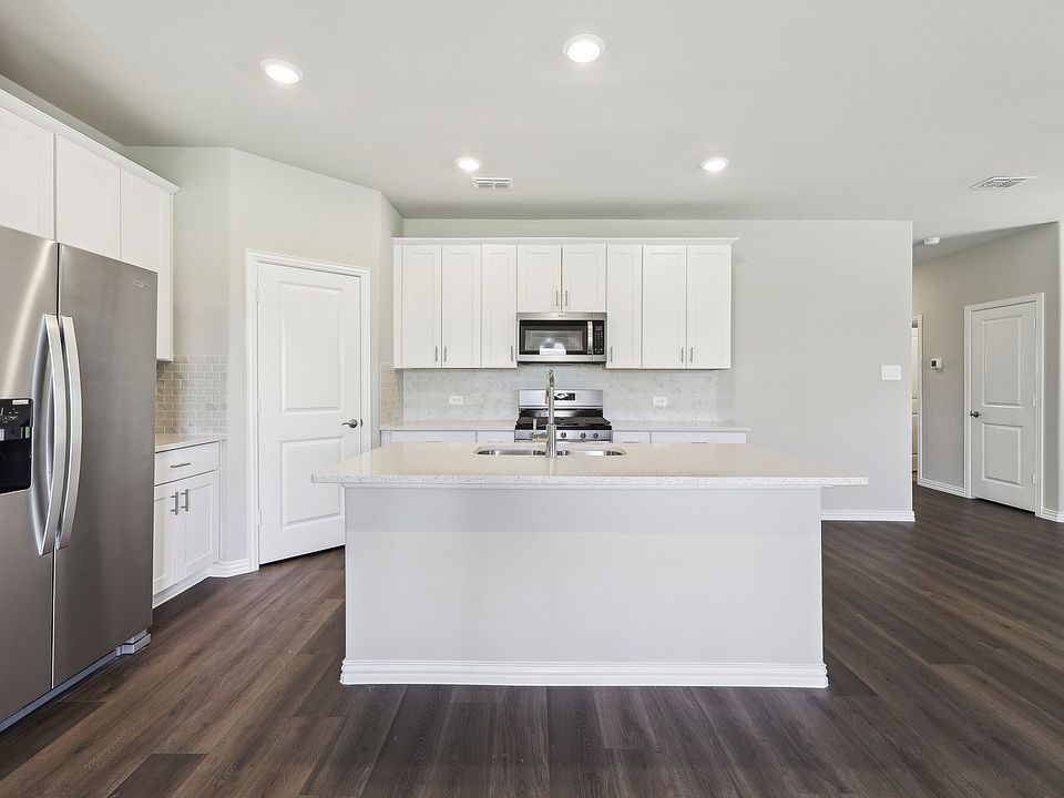 1st image of 502 Ezra Ln