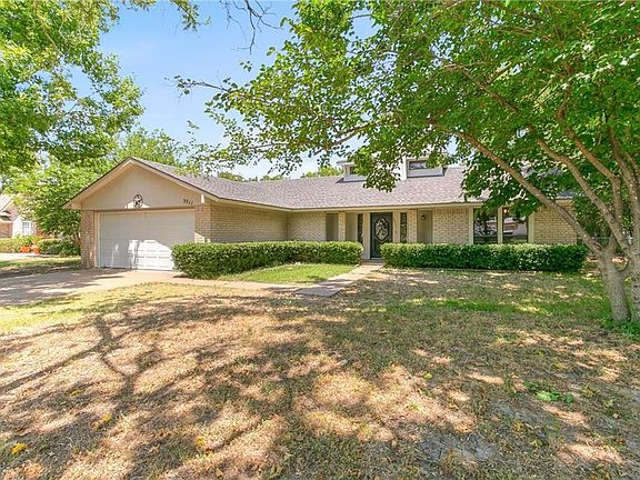 4th image of 3911 Laramie Dr