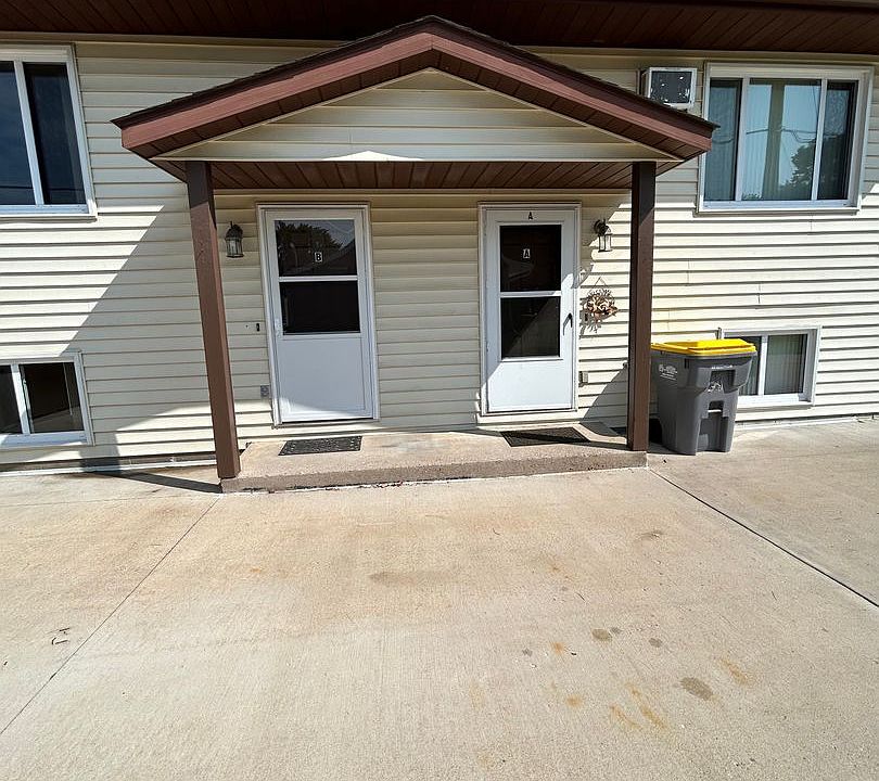 1st image of 902 Cedar Dr #B