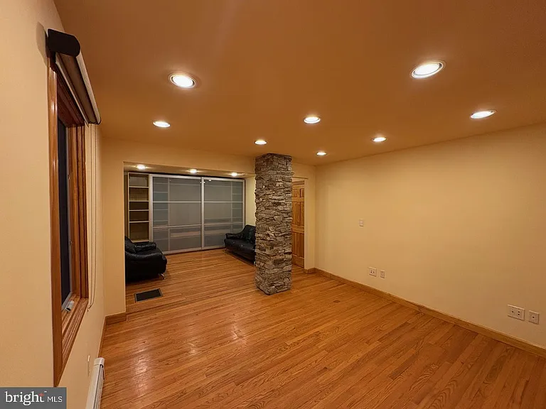 1040 Indiana Ave — Photo 12