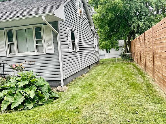 4th image of 1219 Logan Ave