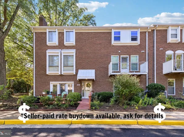 3674 Persimmon Cir, Fairfax, VA 22031