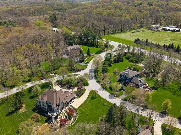 5th image of 231 Barberry Ln