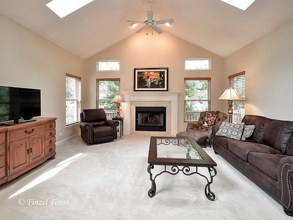 3rd image of 1412 White Oak Ln