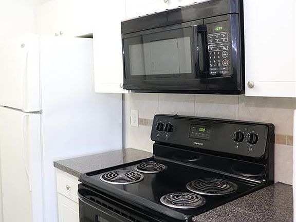 5th image of 10088 Twin Lakes Dr