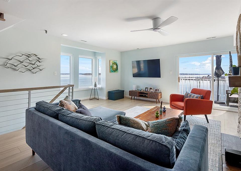 1st image of 1 Windward Ln #1