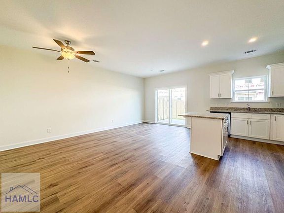 3rd image of 48 Beaumont Dr