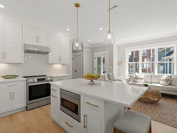 5th image of 46 Lyons St #46