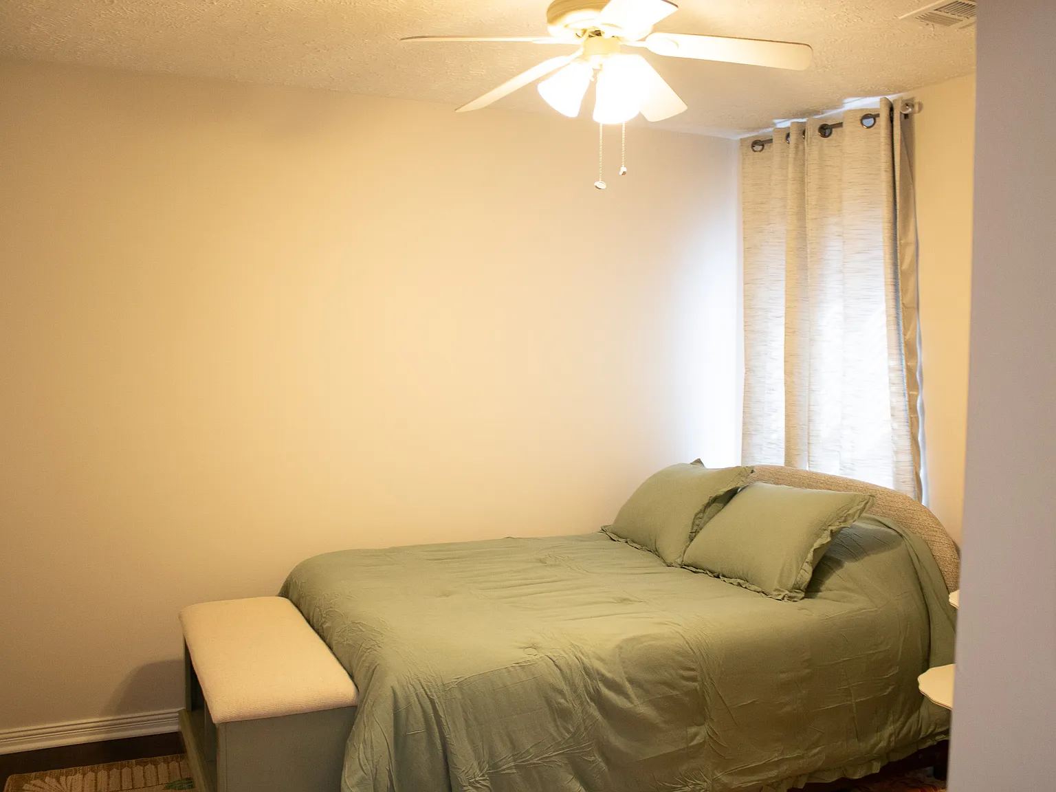 3 bed, 2.5 bath, 1636 sqft, $5,000 — Photo 2