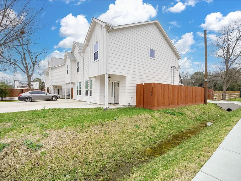 2753 Redrock St #B — Photo 3