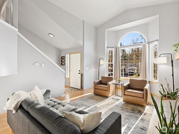 5th image of 9722 50th Avenue NE