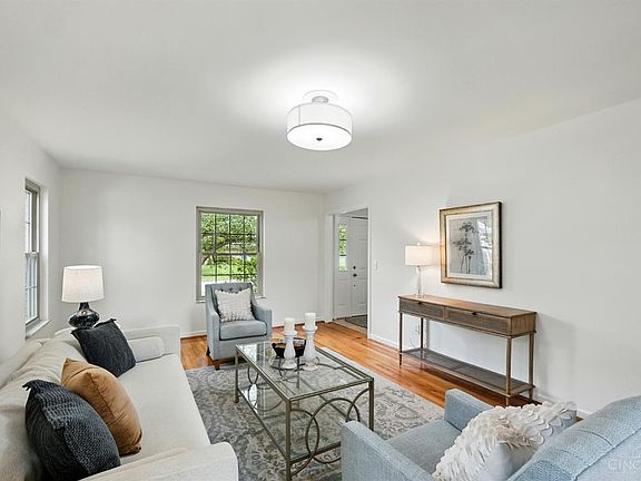 5th image of 8749 Sturbridge Dr