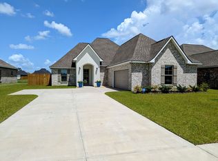 213 Preston Rose Ln, Youngsville, LA 70592