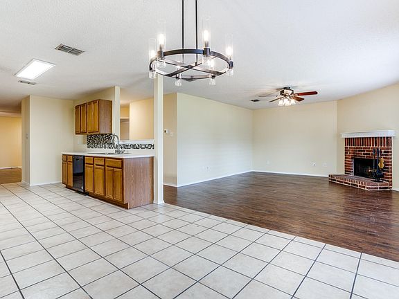 4th image of 2368 Somerset Dr