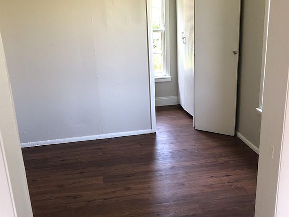 4th image of 460 W Clay Ave APT C