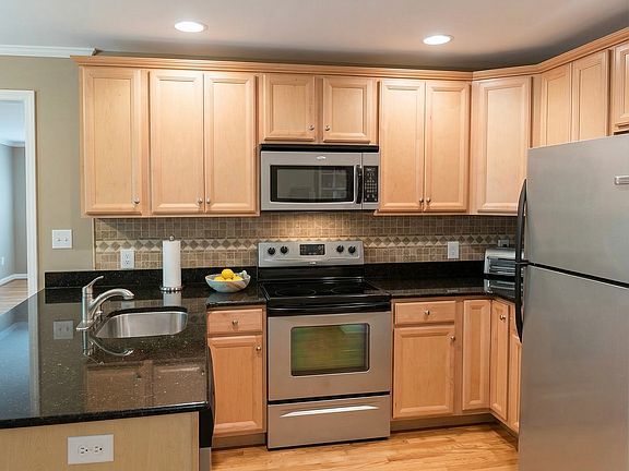 5th image of 200 Clover Ct