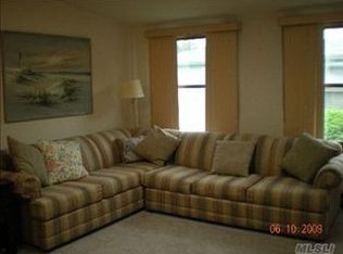 38 Village Cir E, Manorville, NY 11949