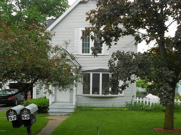 2nd image of 517 E 4th St