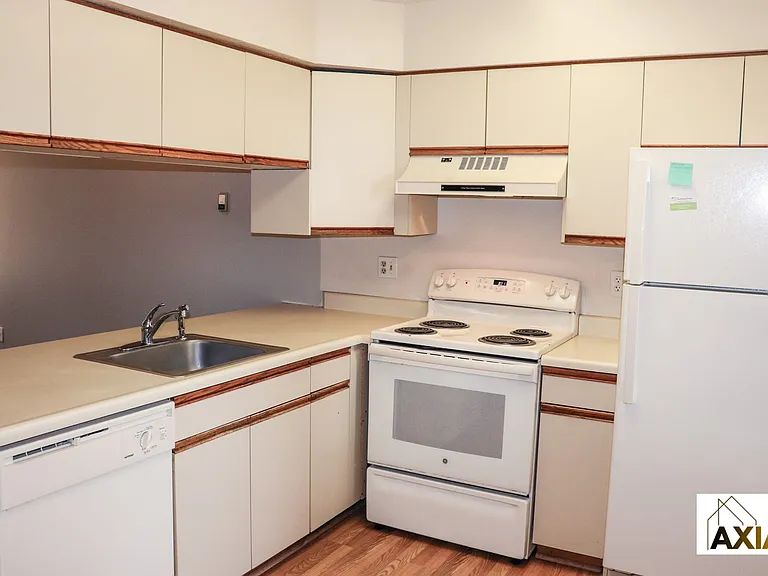 1921 Canyon Blvd #104 — Photo 3