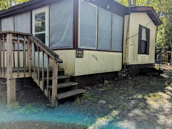 4051 Hopi Ln, Shohola, PA 18458