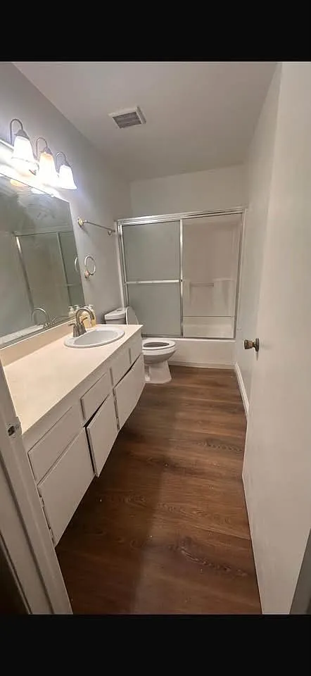 2 bed, 1055 sqft, $3,200 — Photo 2
