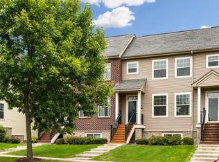 1985 Clover Ridge Dr, Chaska, MN 55318