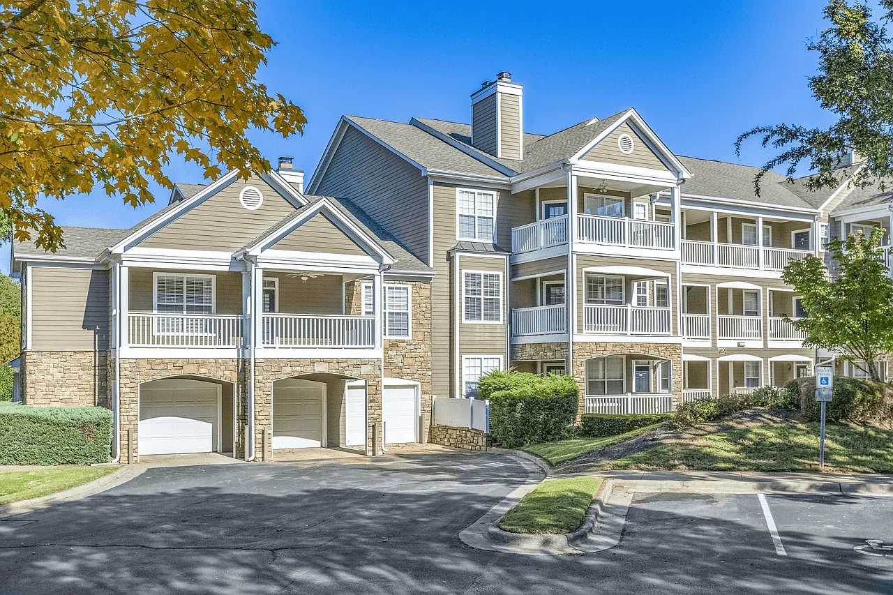 Elan at Mallard Creek Apartment Homes — Photo 3