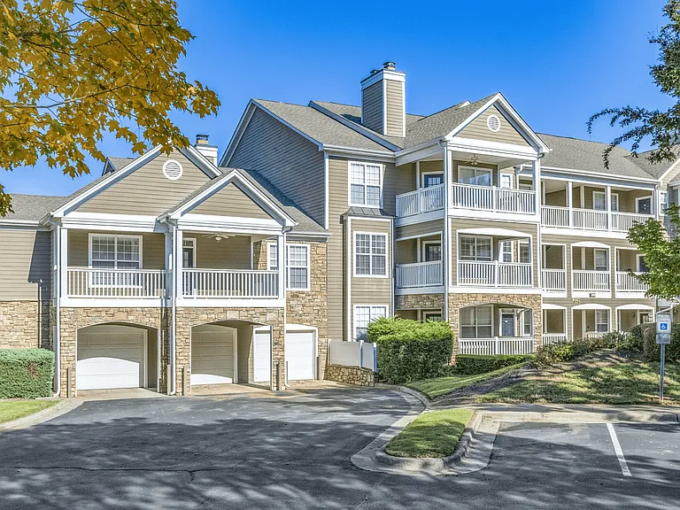 Elan at Mallard Creek Apartment Homes — Photo 3