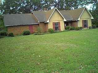 1100 Windy Lake Dr, Vicksburg, MS 39183