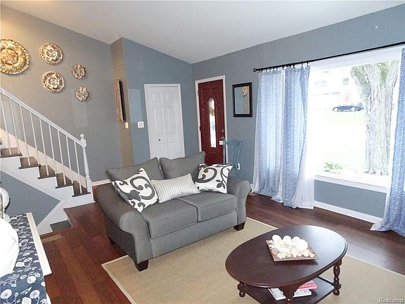 2nd image of 28634 Kirkside Ln
