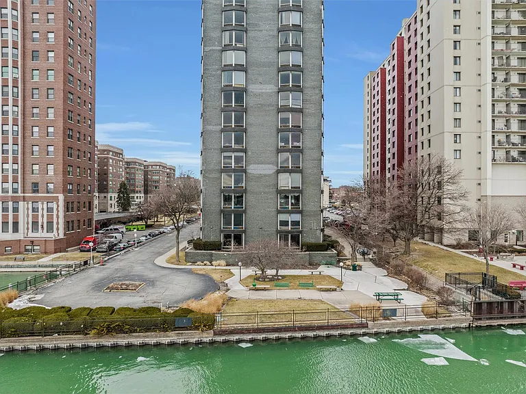 8200 E Jefferson Ave #506 — Photo 39